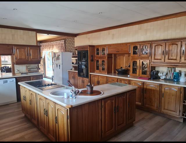 5 BEDROOM HOUSE FOR SALE IN KENLEAF
